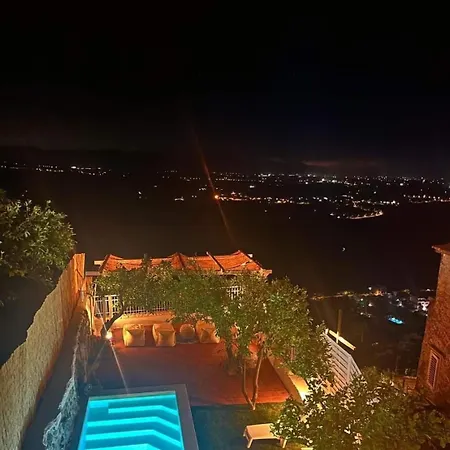 Oikos & Rooftop